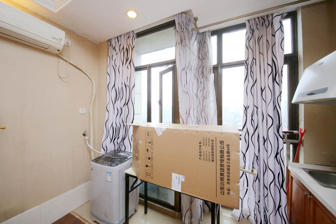 铂宫  1室1厅1卫   43.00万厨房