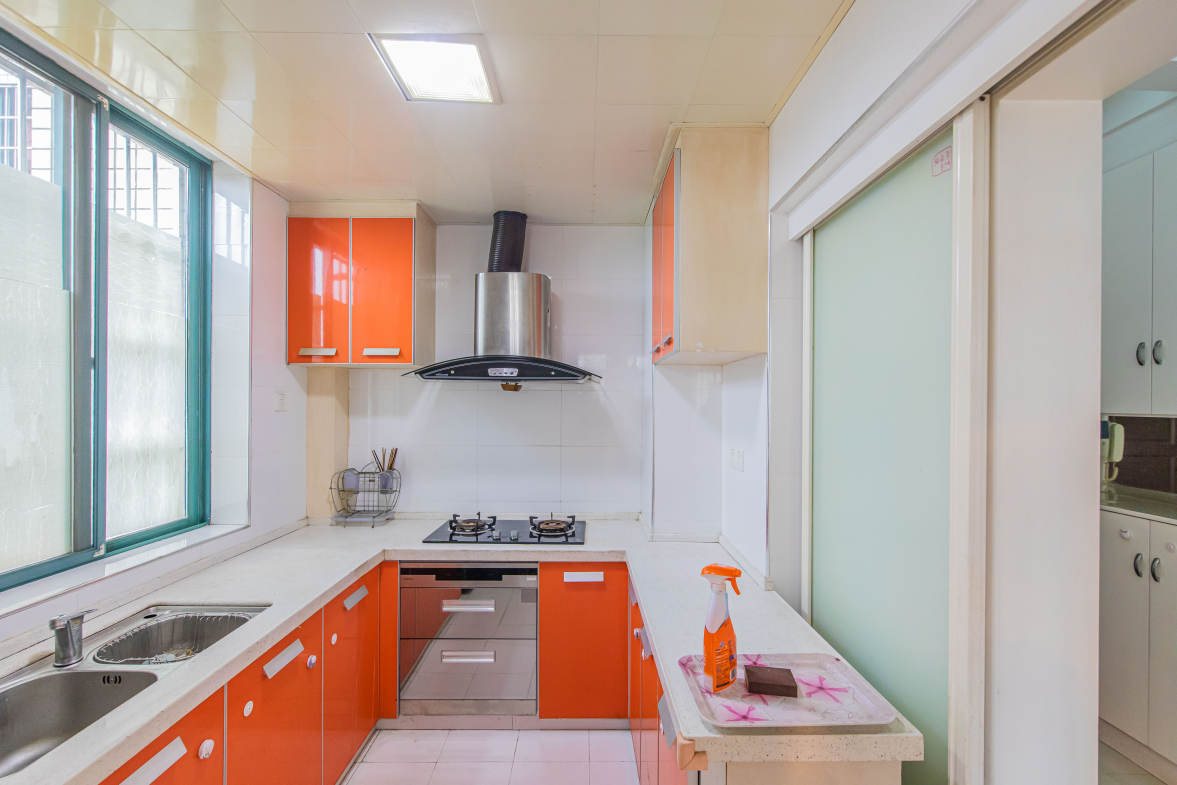 天和华城  2室2厅1卫    73.0万厨房