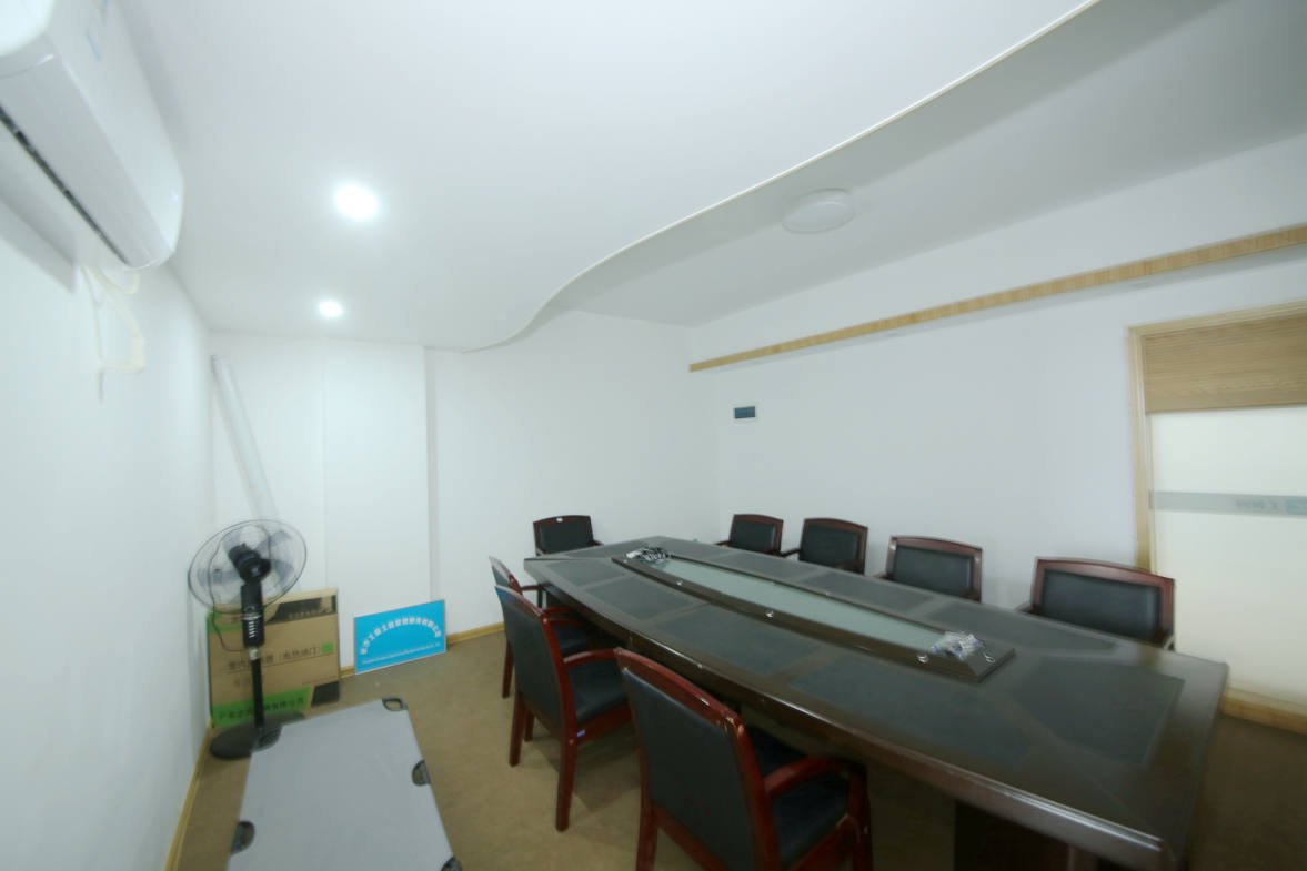 长房中庭国际(东郡华蓉广场) 1室1厅1卫 85.0万 长房中庭国际(东郡华蓉广场) 1室1厅1卫 85.0万其他