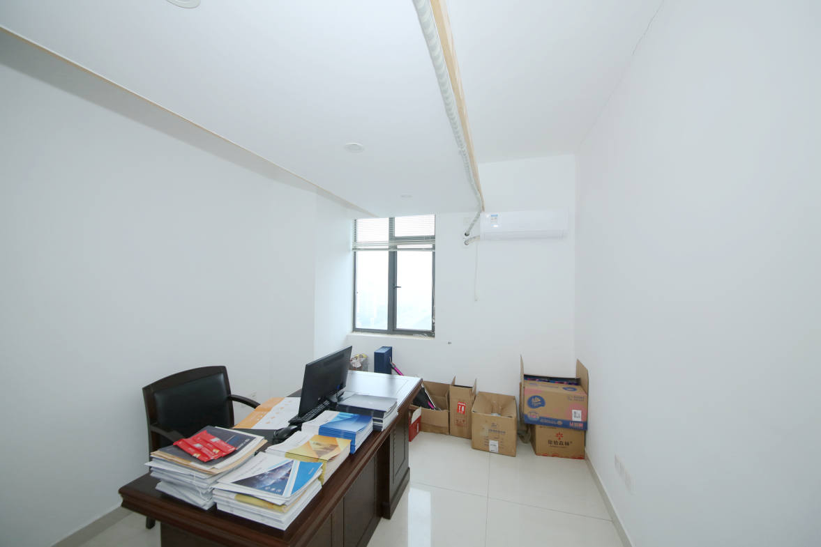 长房中庭国际(东郡华蓉广场) 1室1厅1卫 85.0万 长房中庭国际(东郡华蓉广场) 1室1厅1卫 85.0万其他