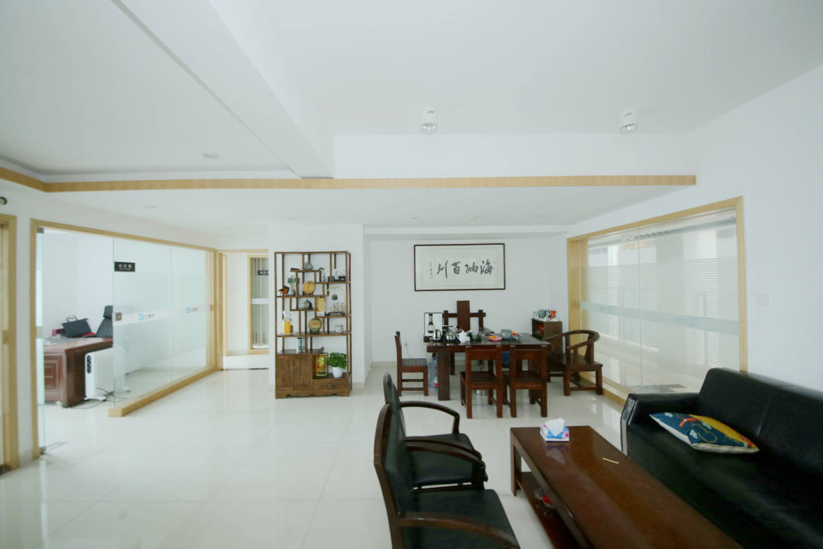 长房中庭国际(东郡华蓉广场) 1室1厅1卫 85.0万 长房中庭国际(东郡华蓉广场) 1室1厅1卫 85.0万其他