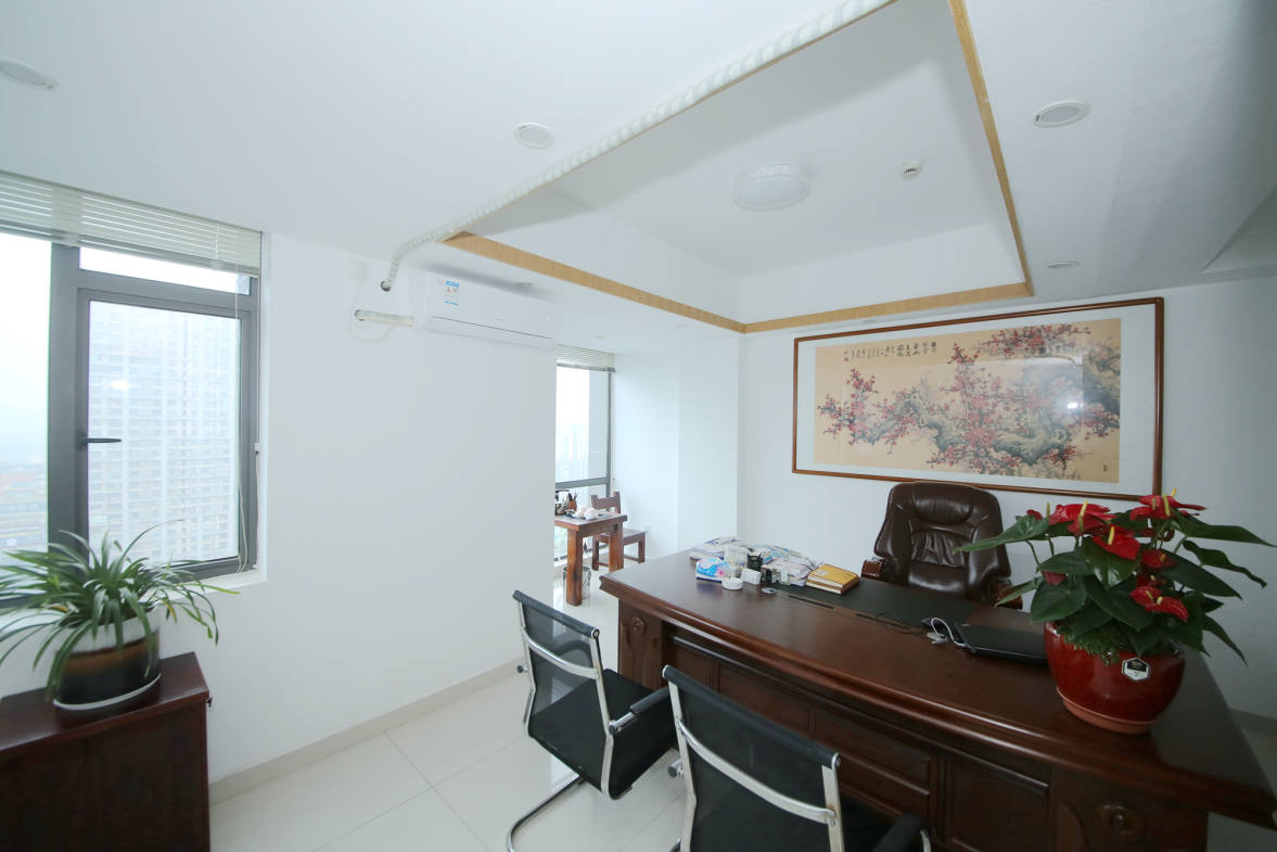 长房中庭国际(东郡华蓉广场) 1室1厅1卫 85.0万 长房中庭国际(东郡华蓉广场) 1室1厅1卫 85.0万其他