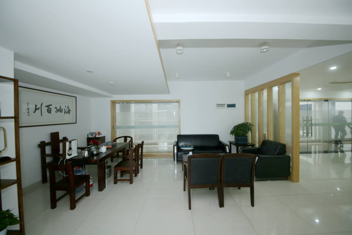 长房中庭国际(东郡华蓉广场) 1室1厅1卫 85.0万 长房中庭国际(东郡华蓉广场) 1室1厅1卫 85.0万其他