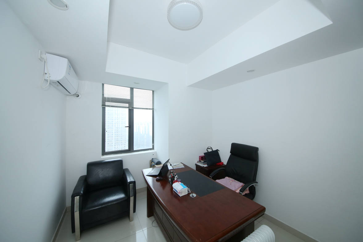 长房中庭国际(东郡华蓉广场) 1室1厅1卫 85.0万 长房中庭国际(东郡华蓉广场) 1室1厅1卫 85.0万其他