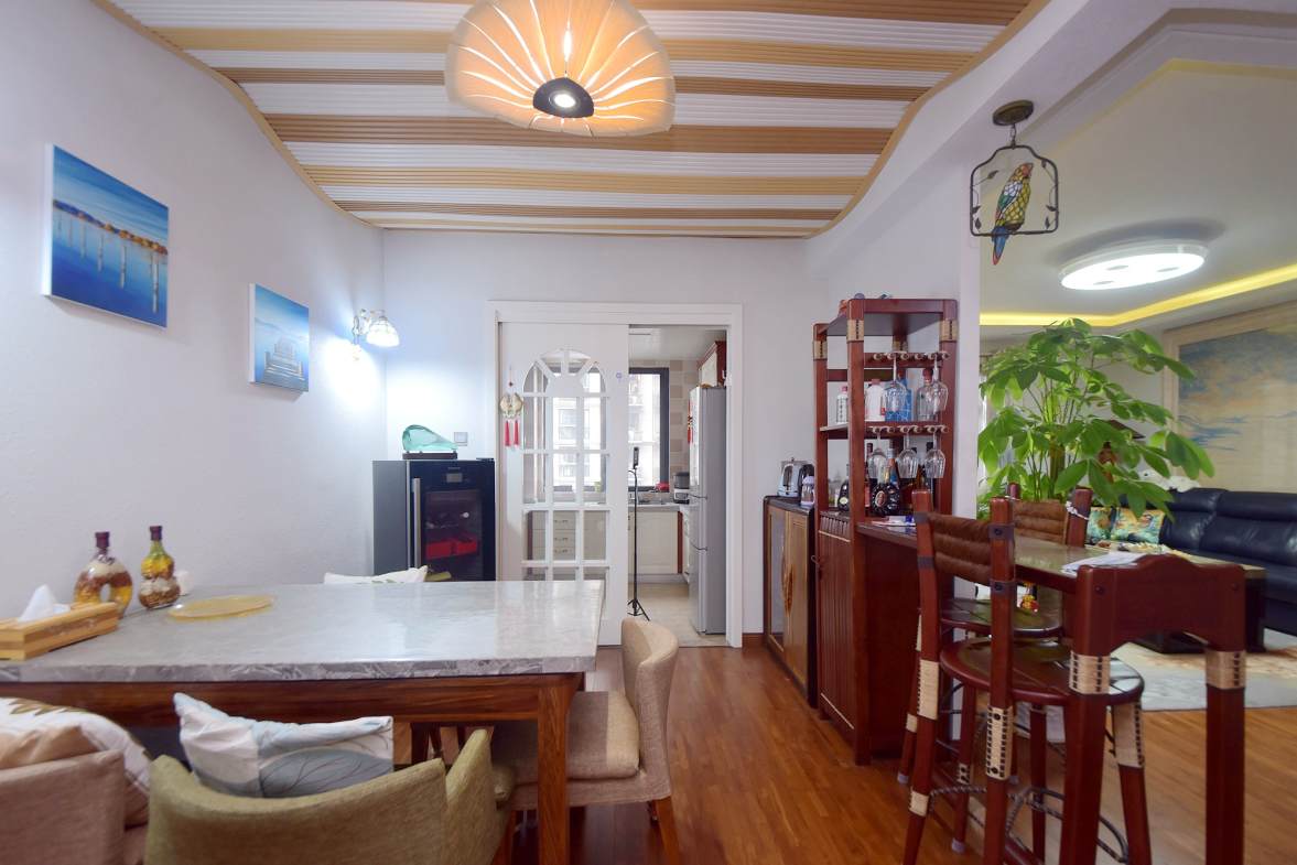 阳光锦城  4室2厅1卫    260.0万客厅