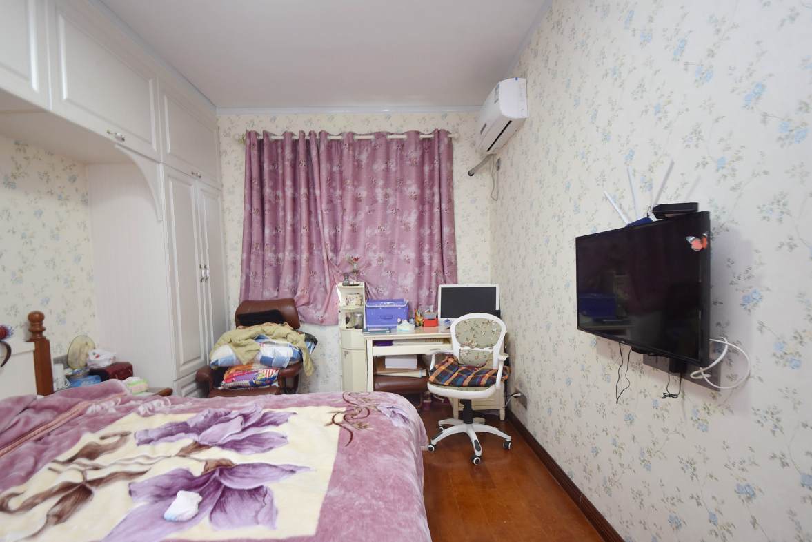 阳光锦城  4室2厅1卫    260.0万卧室