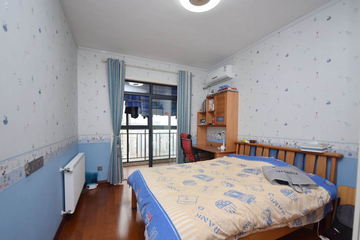 阳光锦城  4室2厅1卫    260.0万卧室