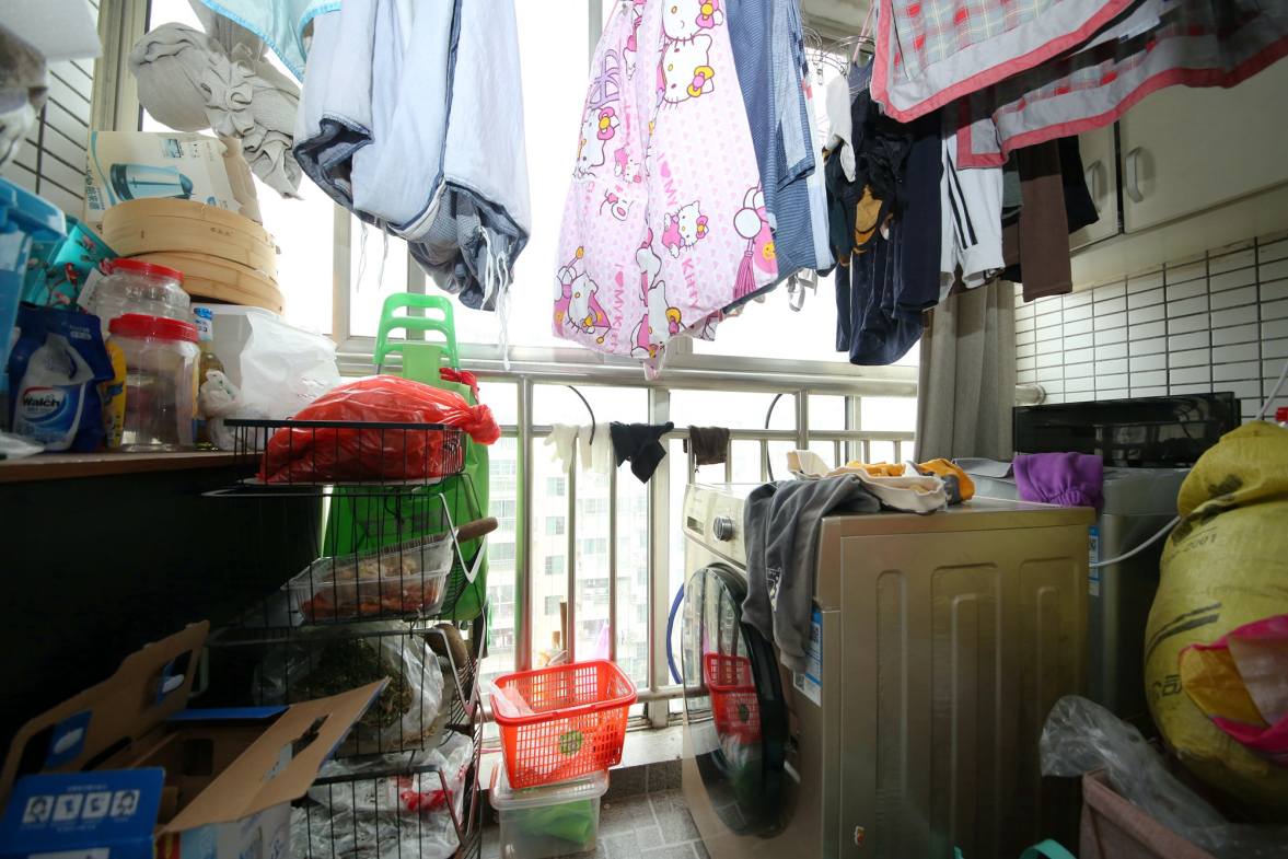 满庭芳小区  4室2厅2卫   130.00万阳台
