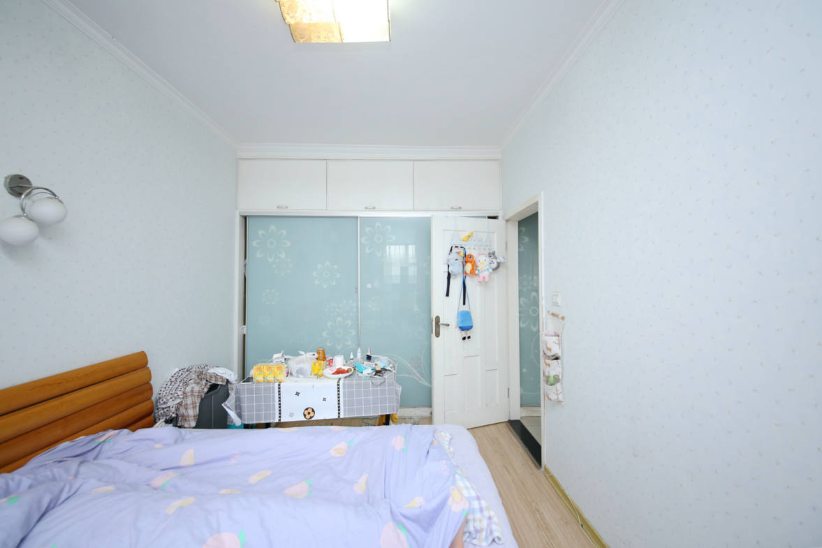 上河国际B座  2室2厅1卫    77.0万卧室