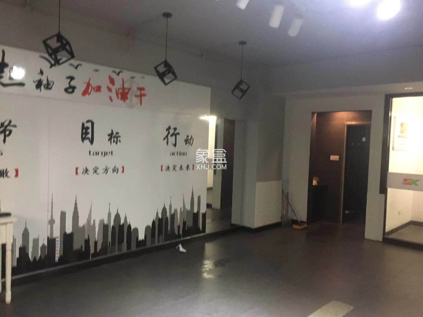 银泰财富广场  1室1厅1卫   2000.00元/月