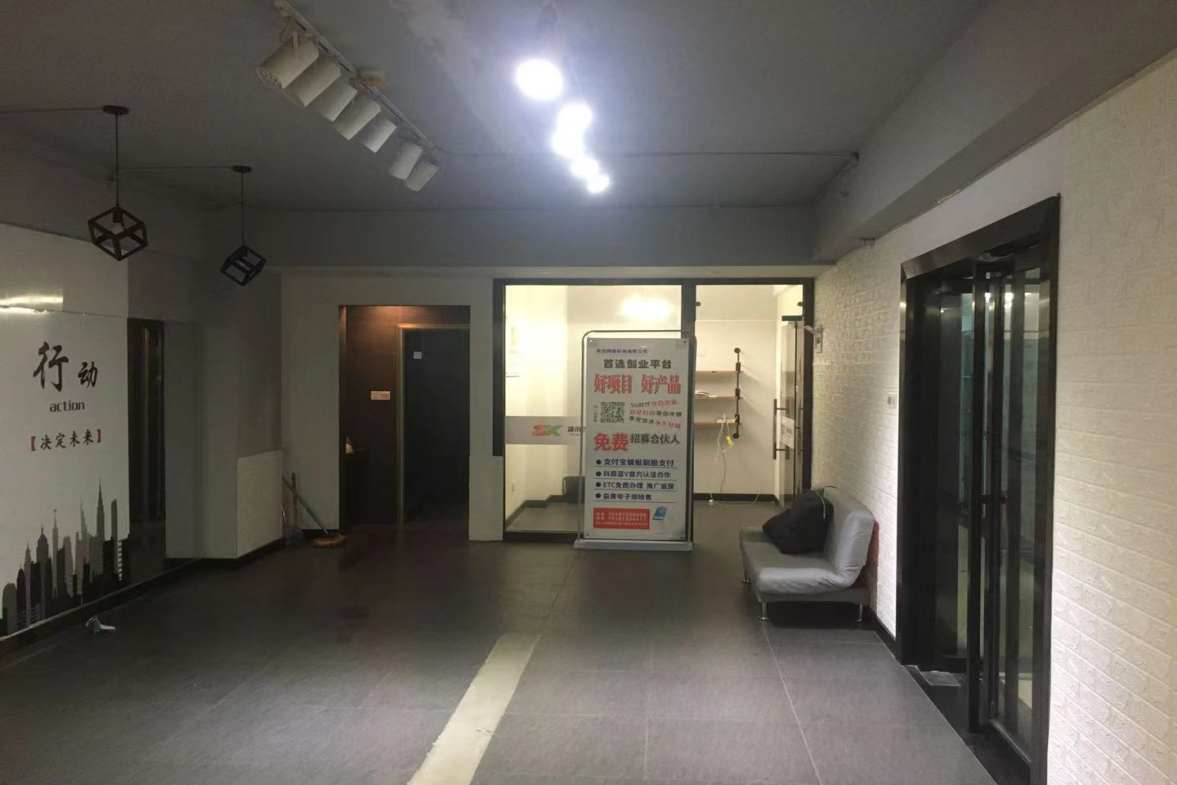 银泰财富广场  1室1厅1卫   2000.00元/月室内图