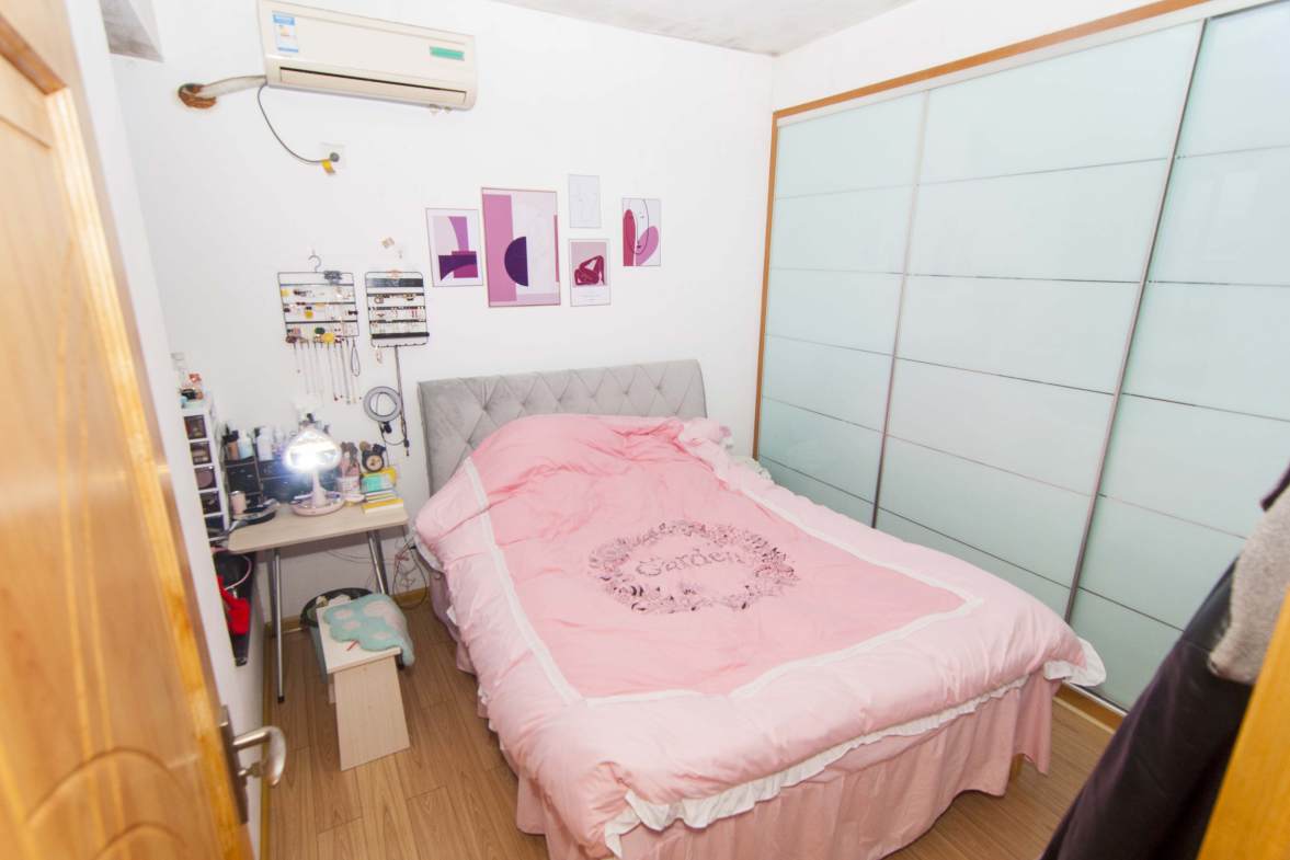 欧园  2室2厅1卫   80.00万卧室