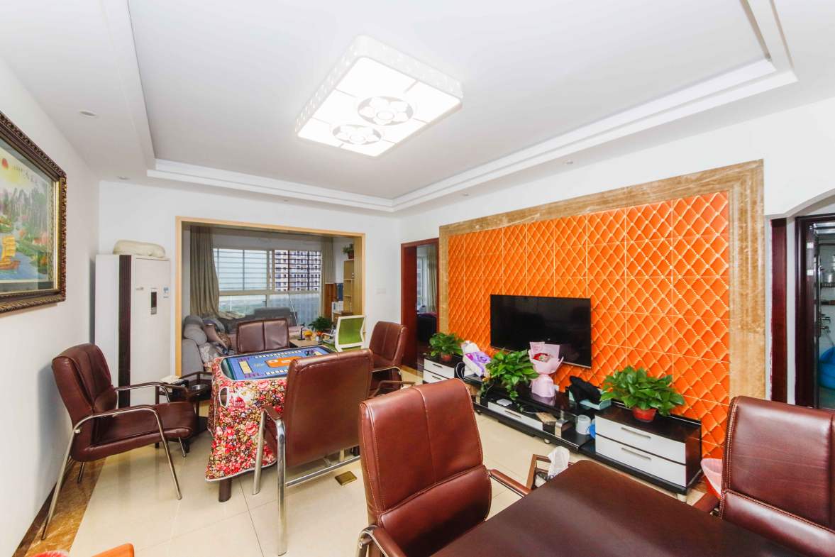 达美D6区  3室2厅1卫    122.0万客厅