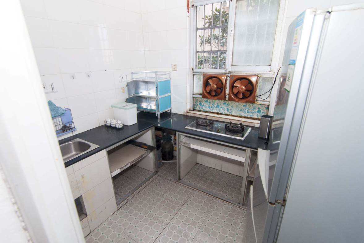 远大小区单位房  2室1厅1卫    51.0万厨房