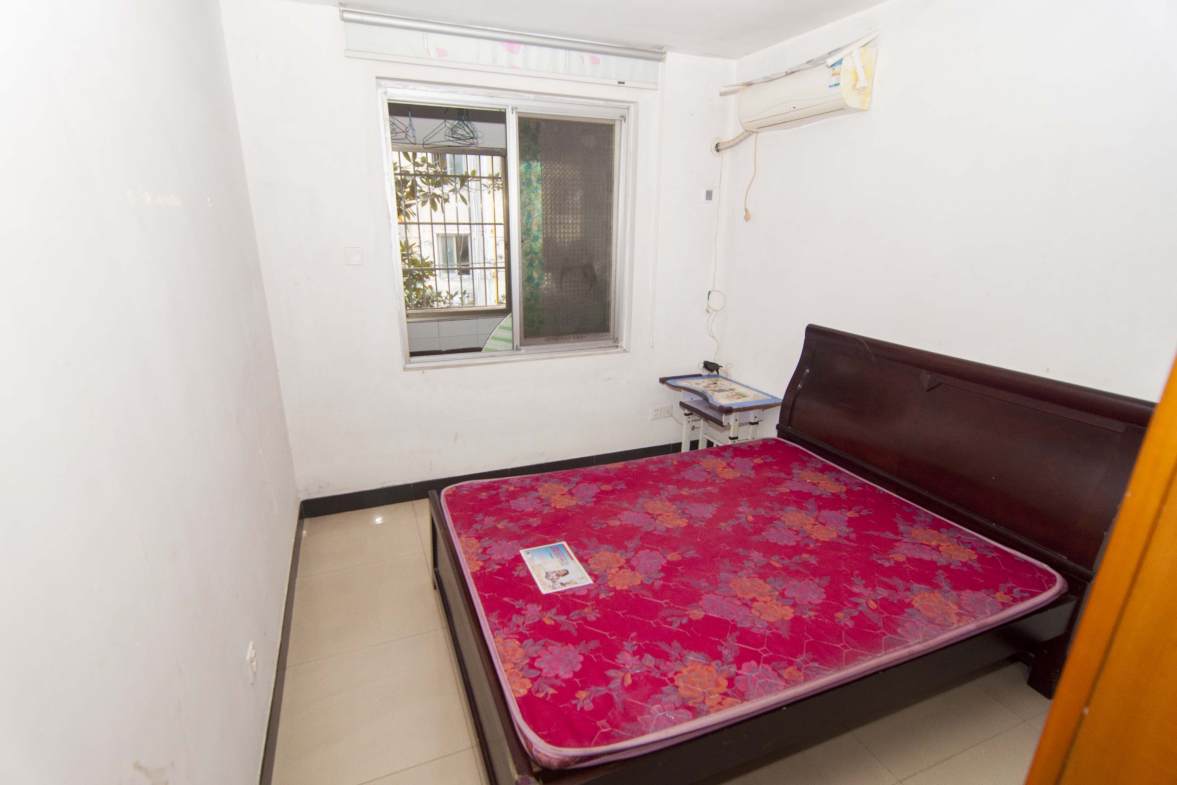 远大小区单位房  2室1厅1卫    51.0万卧室