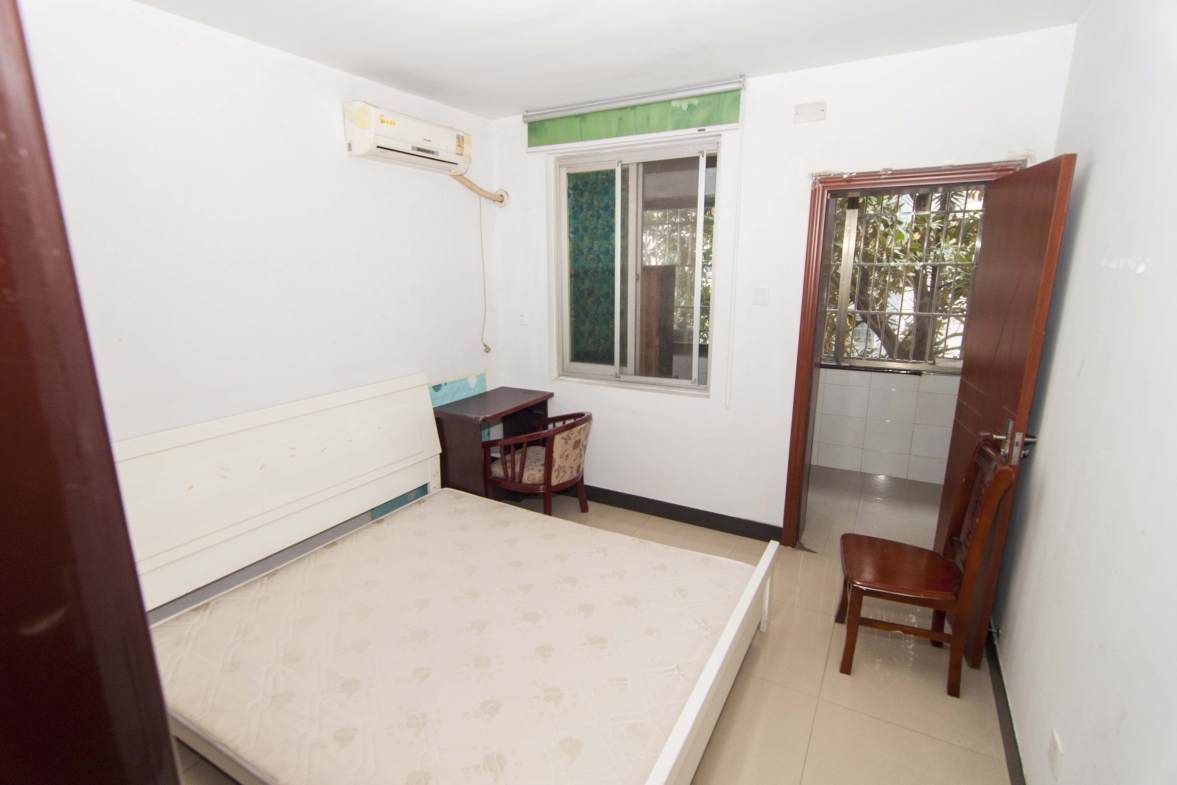 远大小区单位房  2室1厅1卫    51.0万卧室