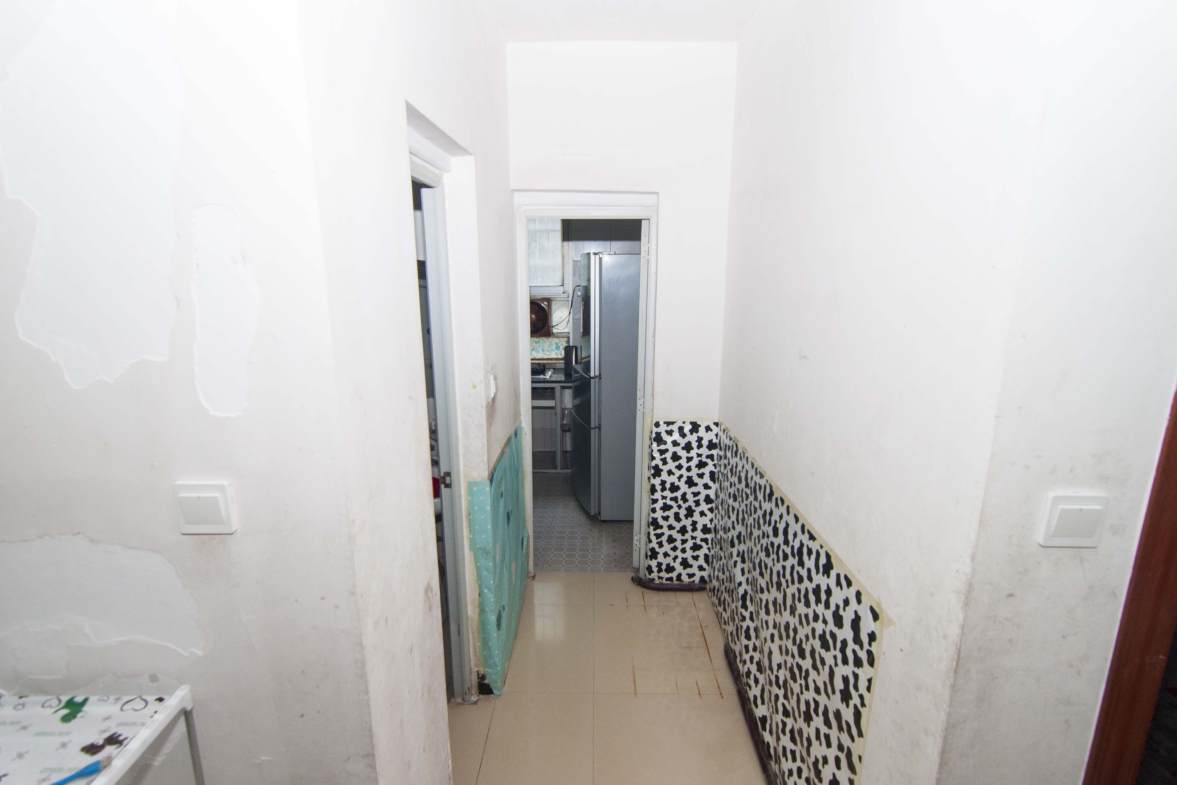 远大小区单位房  2室1厅1卫    51.0万阳台