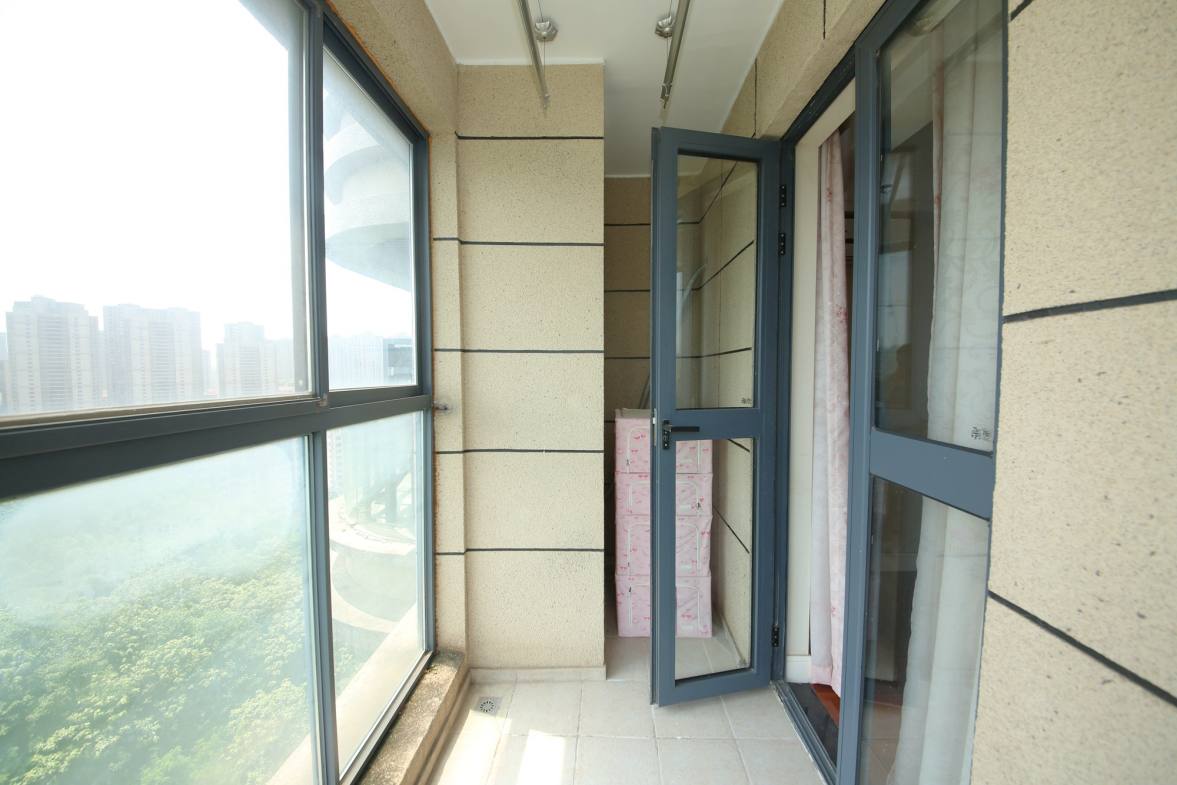 保利城（中航城国际社区、郡原美村）  2室1厅1卫   82.00万阳台