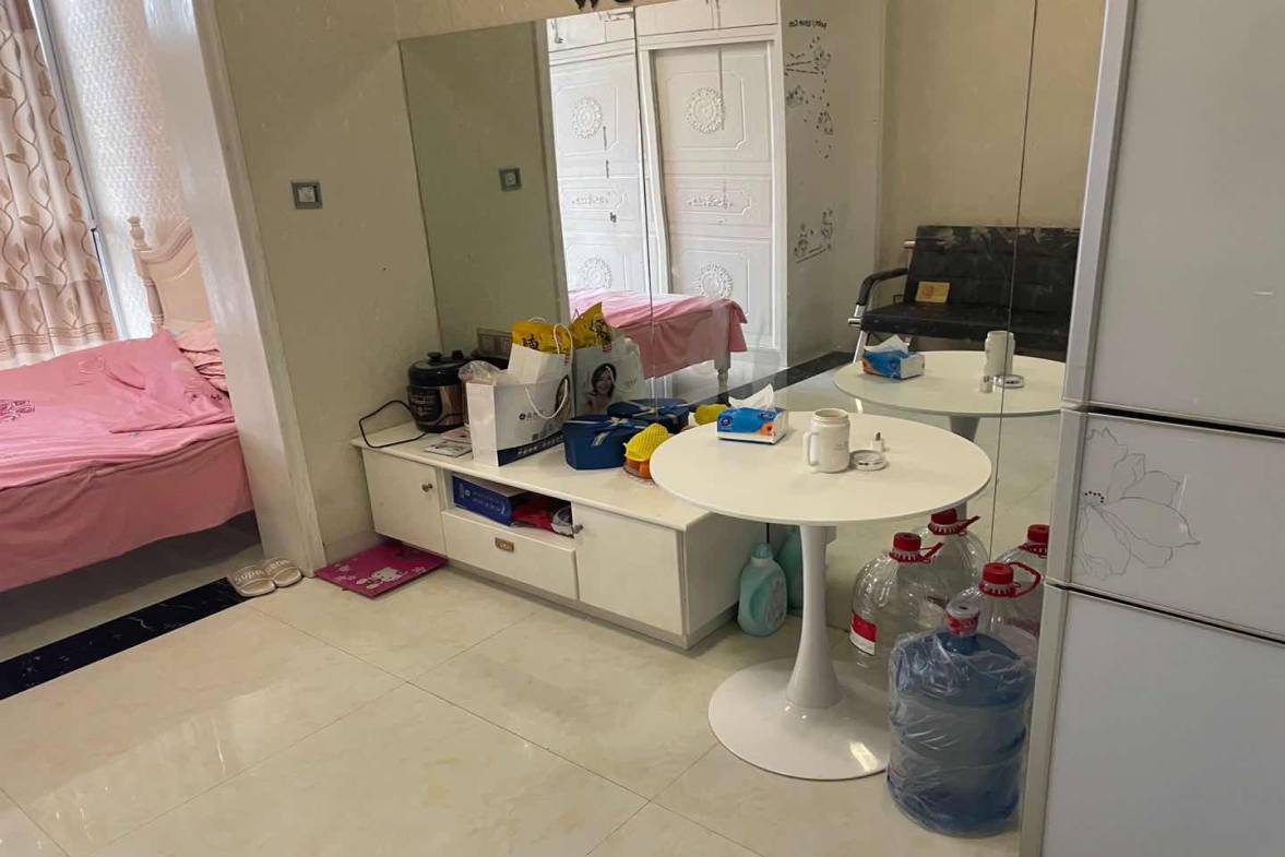 五洲富隆中心  1室1厅1卫    950.0元/月室内图