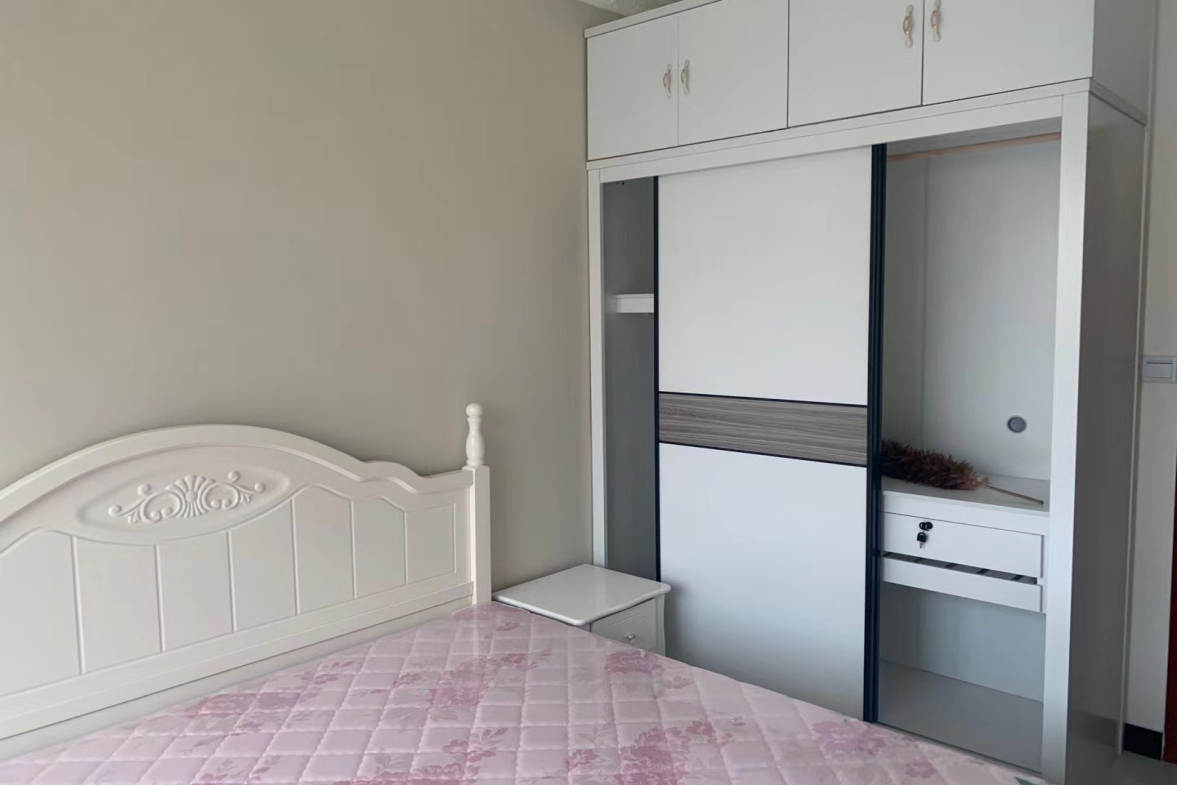 南湖春天  1室1厅1卫    1700.0元/月室内图