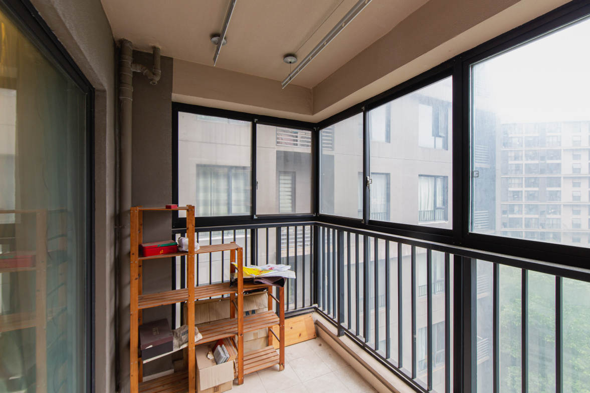 万科金域华府一期  3室2厅2卫    165.0万阳台