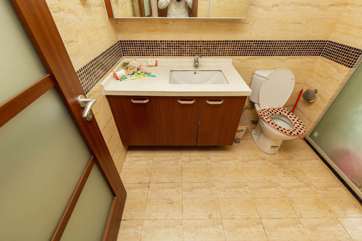 万科金域华府一期  3室2厅2卫    165.0万卫生间