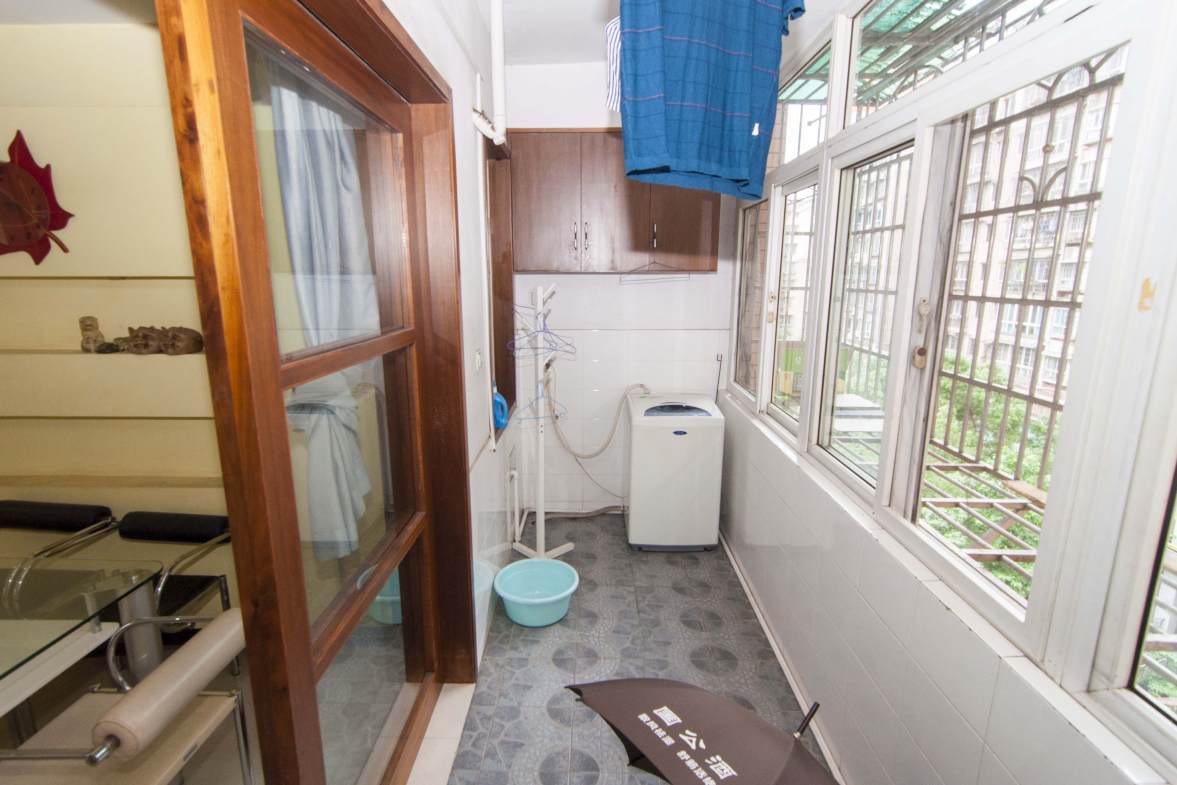 翡翠林居  3室2厅1卫   115.00万阳台