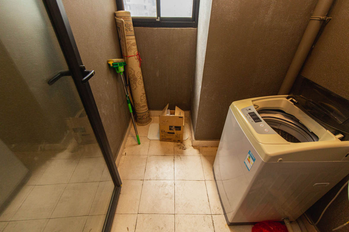 万科金域华府一期  3室2厅2卫    165.0万阳台