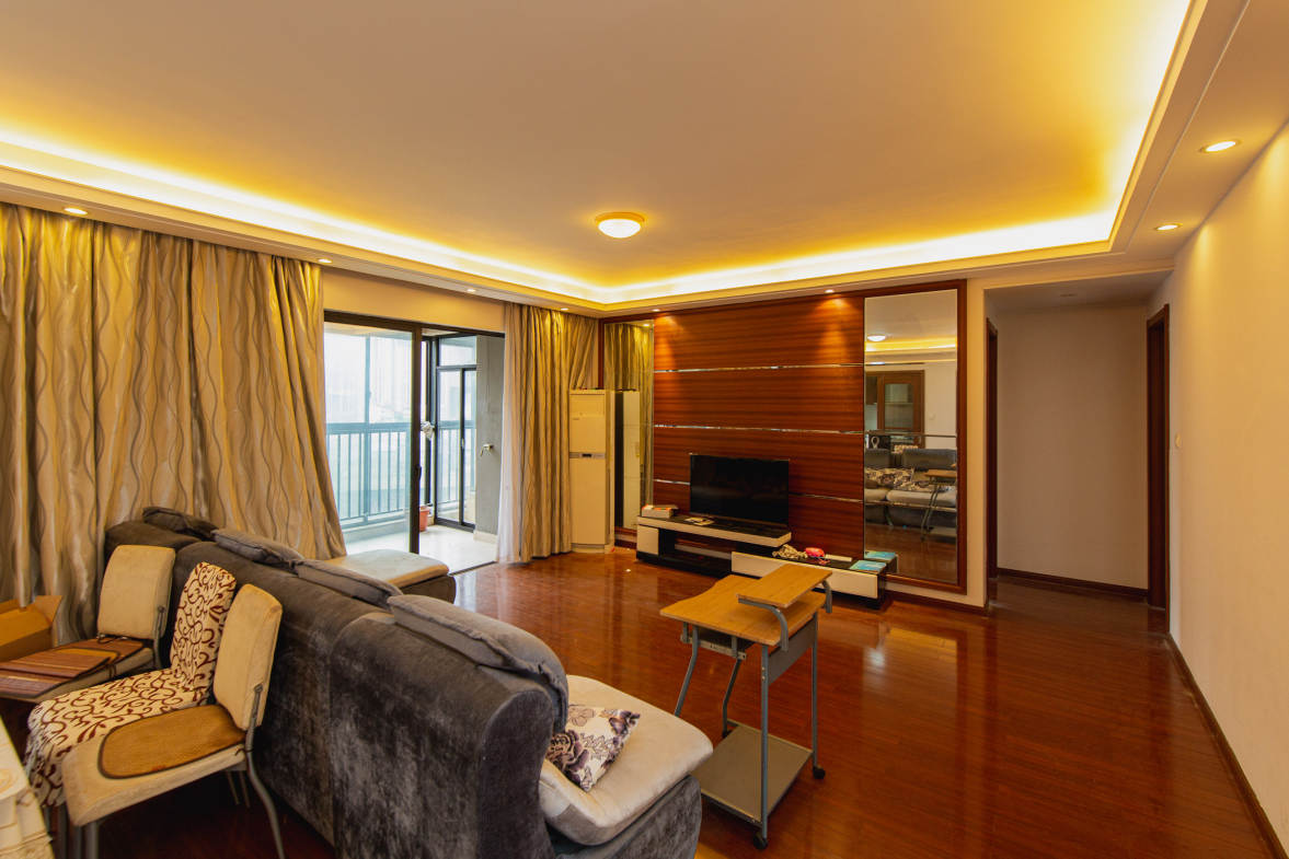 万科金域华府一期  3室2厅2卫    165.0万客厅