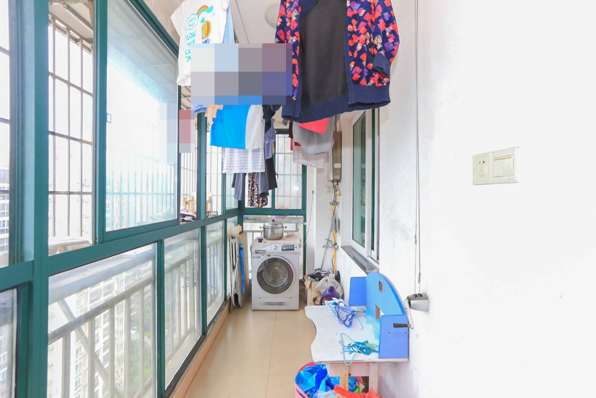 嘉逸名庭  3室2厅2卫    143.0万阳台