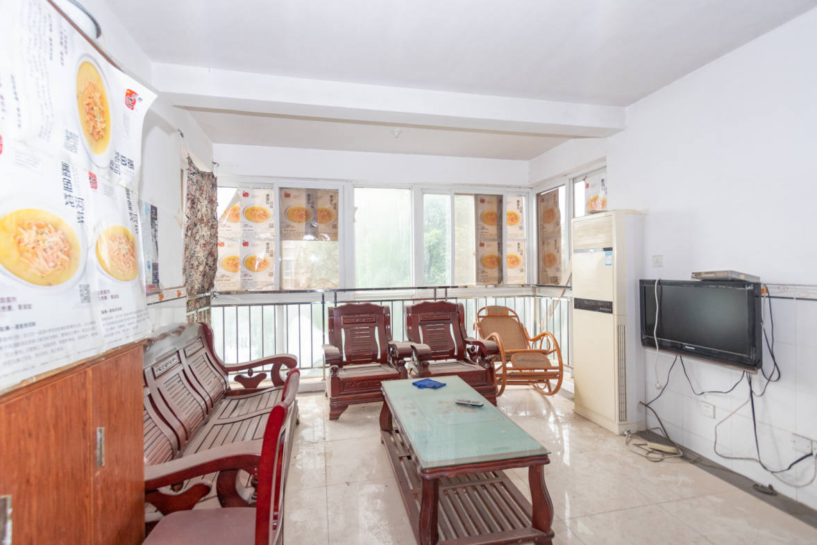 鑫天山城明珠 1室1厅1卫 30.38万 鑫天山城明珠 1室1厅1卫 30.38万客厅