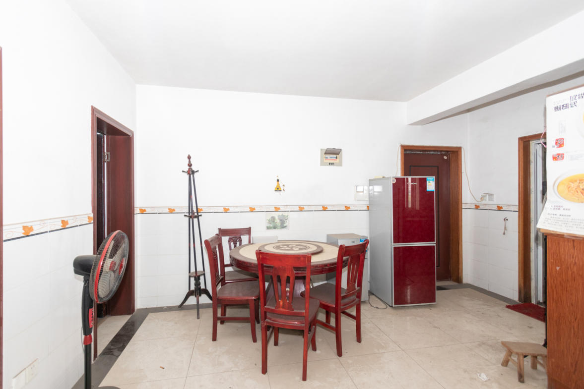 鑫天山城明珠 1室1厅1卫 30.38万 鑫天山城明珠 1室1厅1卫 30.38万客厅