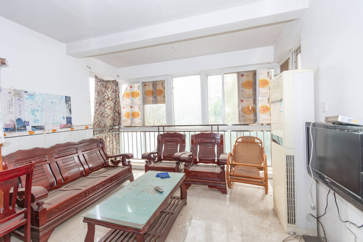 鑫天山城明珠 1室1厅1卫 30.38万 鑫天山城明珠 1室1厅1卫 30.38万客厅