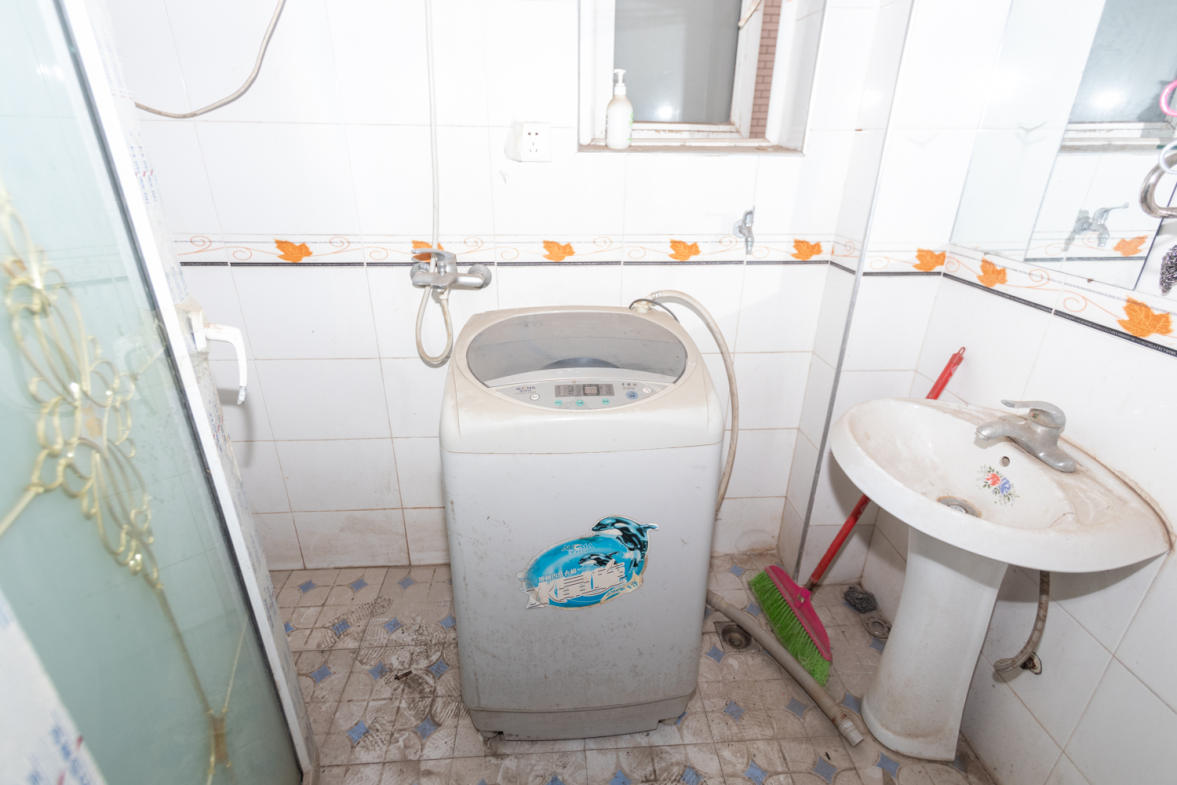 鑫天山城明珠 1室1厅1卫 30.38万 鑫天山城明珠 1室1厅1卫 30.38万卫生间