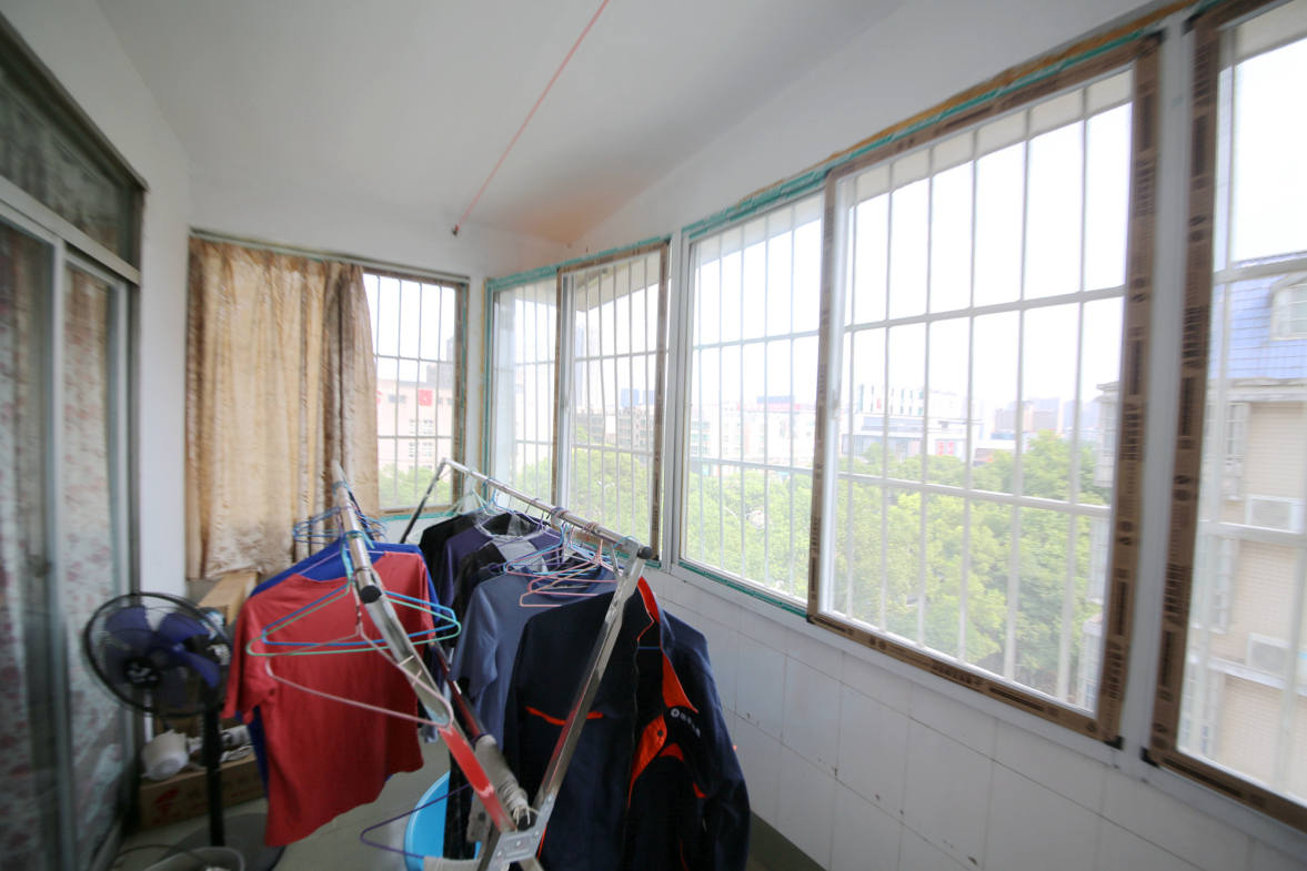 星城名典  1室1厅1卫    30.0万阳台