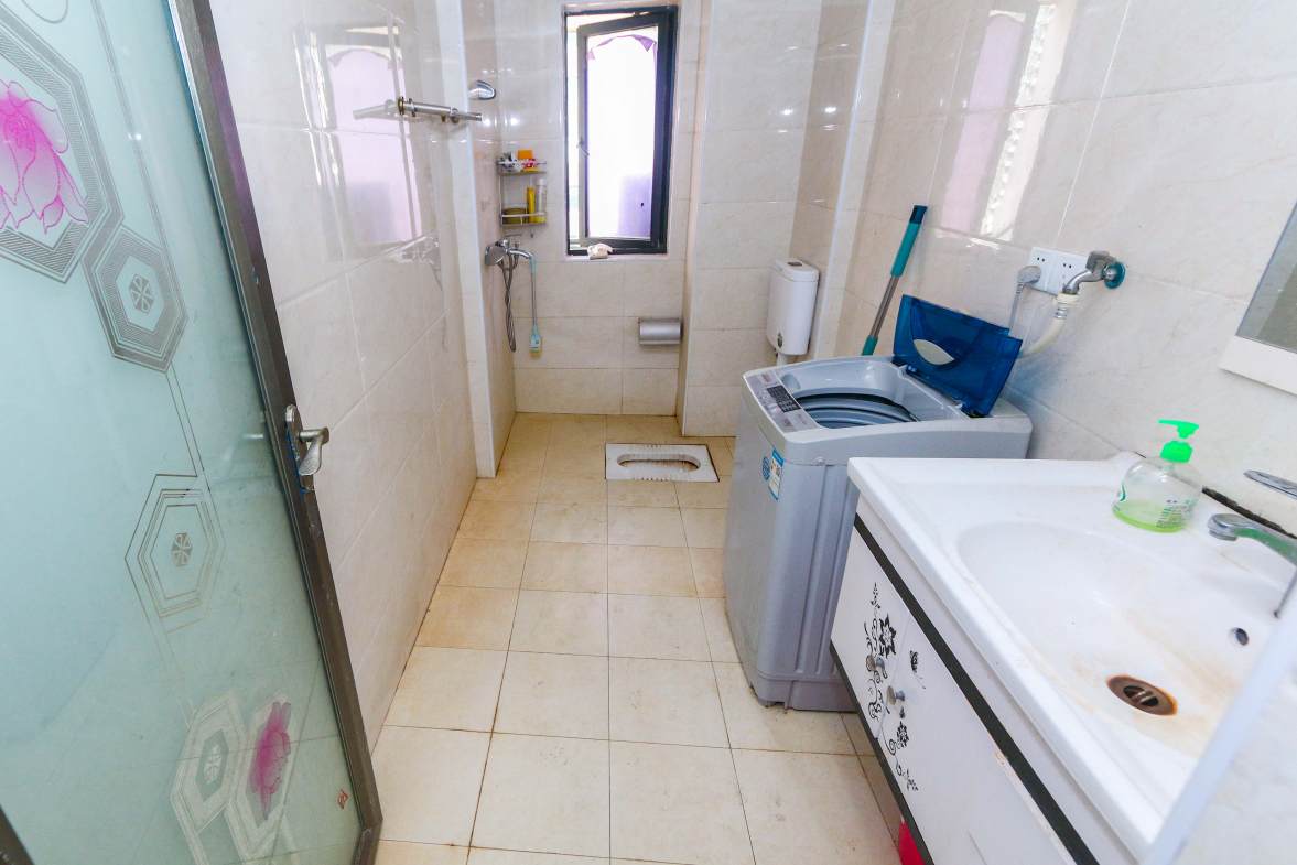 枫华府第  3室2厅1卫    77.8万卫生间