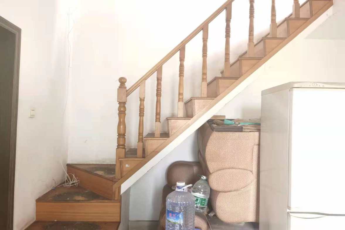 德馨园 4室2厅1卫 1980.0元/月 德馨园 4室2厅1卫 1980.0元/月室内图