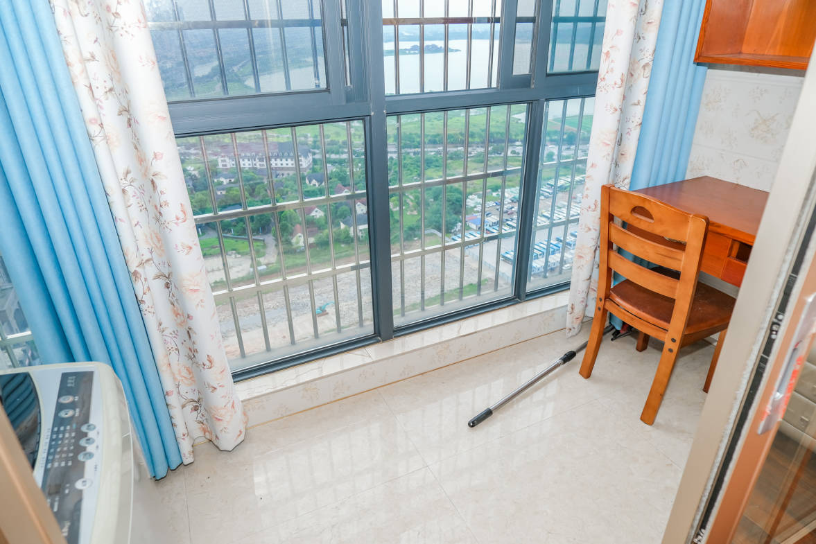 松雅轩（埃克斯社区）  3室2厅1卫    115.0万阳台