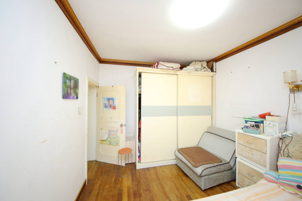城市花园  2室2厅2卫   82.00万卧室