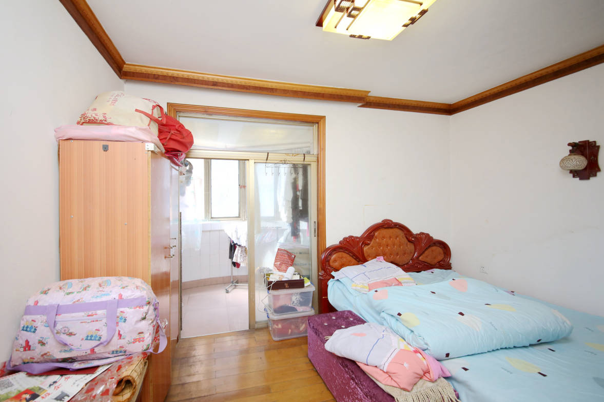 城市花园  2室2厅2卫   82.00万卧室