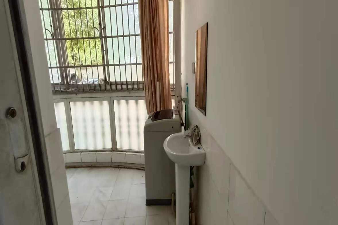 凯富嘉园  1室1厅1卫    750.0元/月 凯富嘉园  1室1厅1卫    750.0元/月室内图