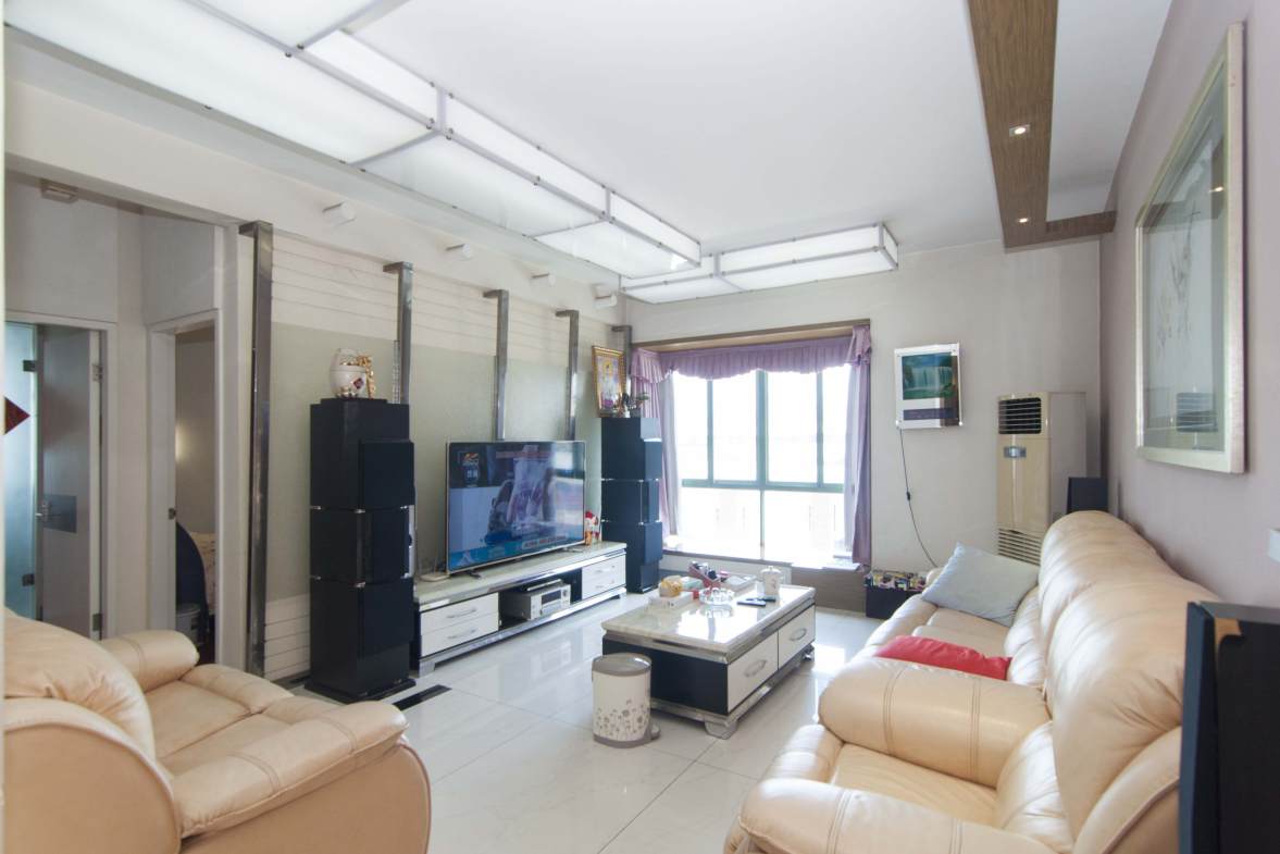 佳逸豪园  3室2厅2卫    156.0万客厅