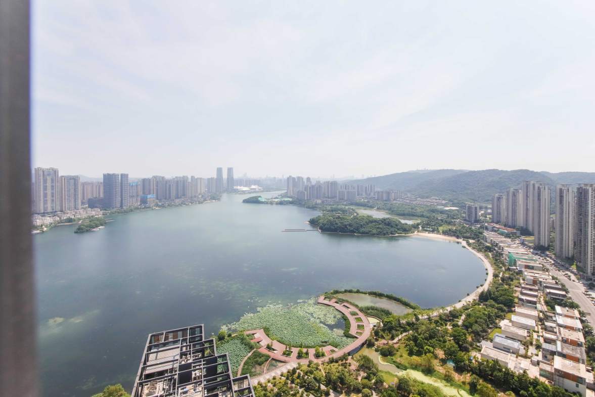 卓越浅水湾  3室1厅2卫   111.50万阳台