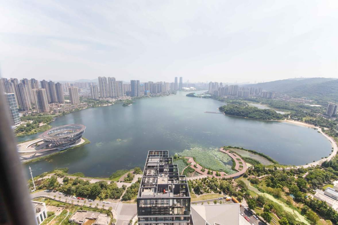 卓越浅水湾  3室1厅2卫   111.50万阳台