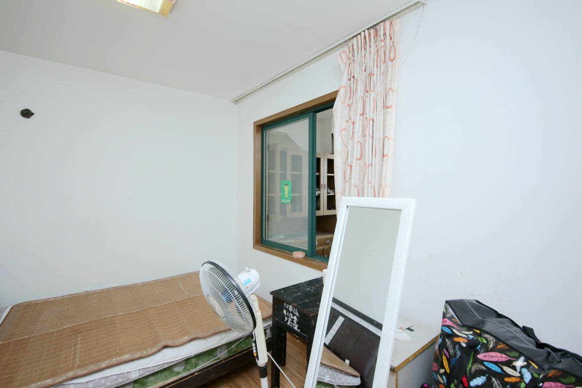 西南明苑  3室2厅1卫   115.00万卧室