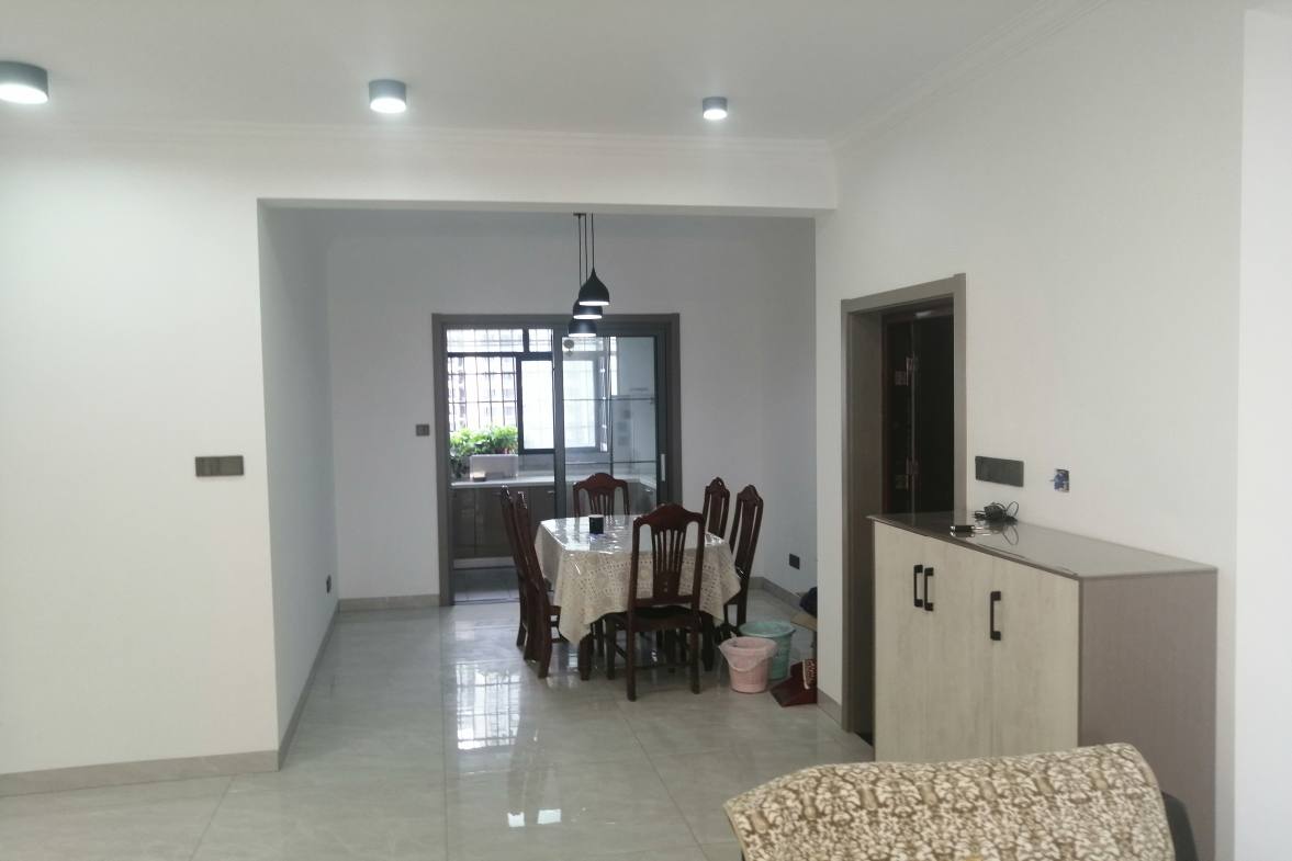 南坪花苑  3室2厅1卫    2300.0元/月室内图