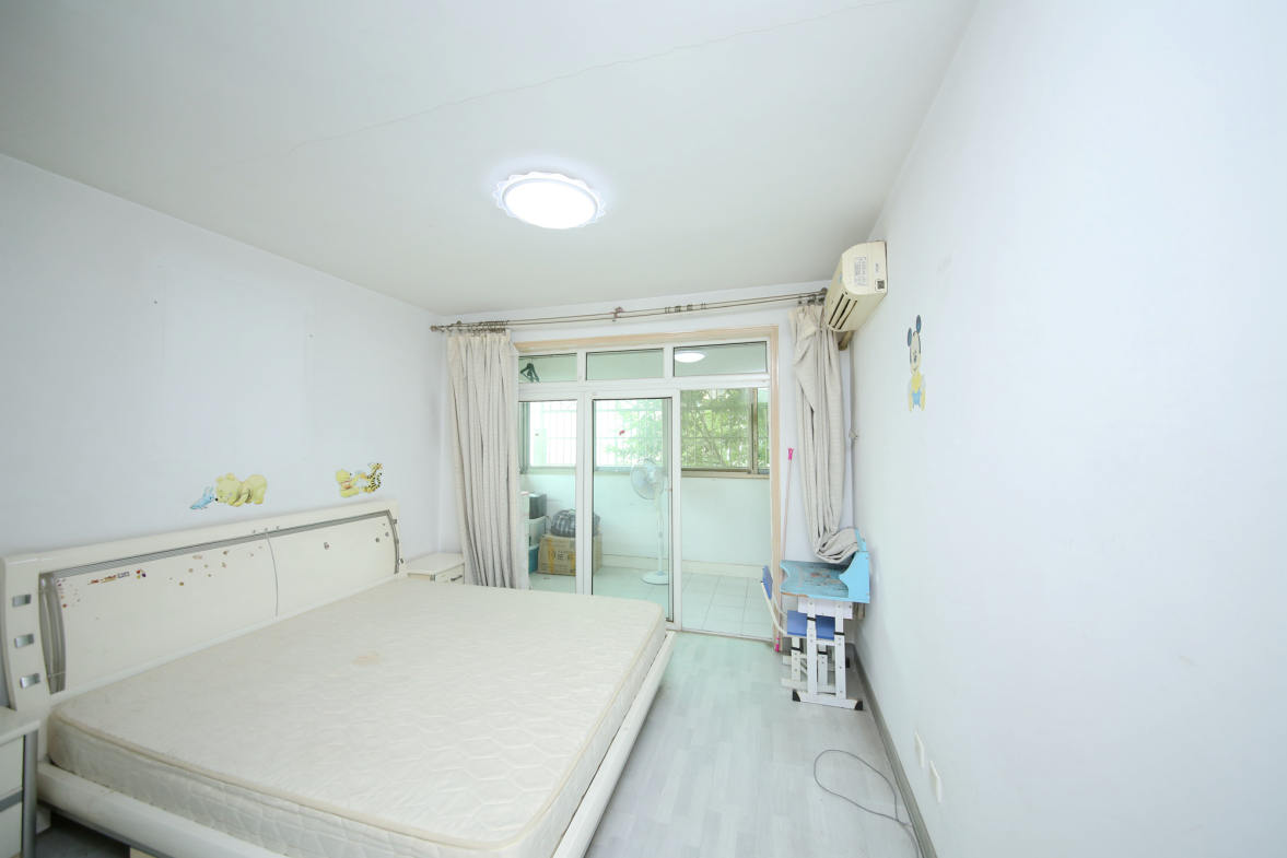 新桥小区  3室2厅1卫   60.80万卧室