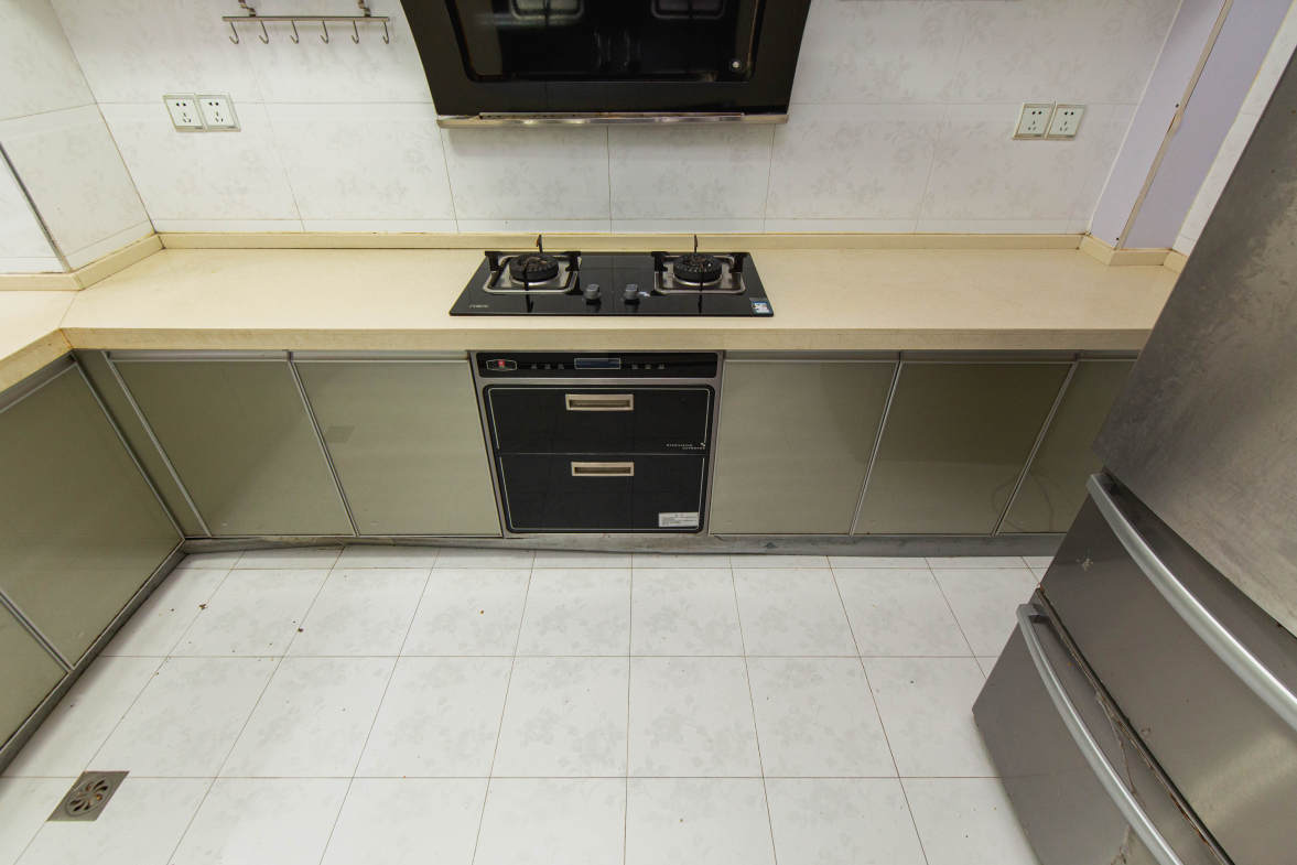 嘉盛华庭（一期、二期、三期）  3室2厅2卫    135.0万厨房