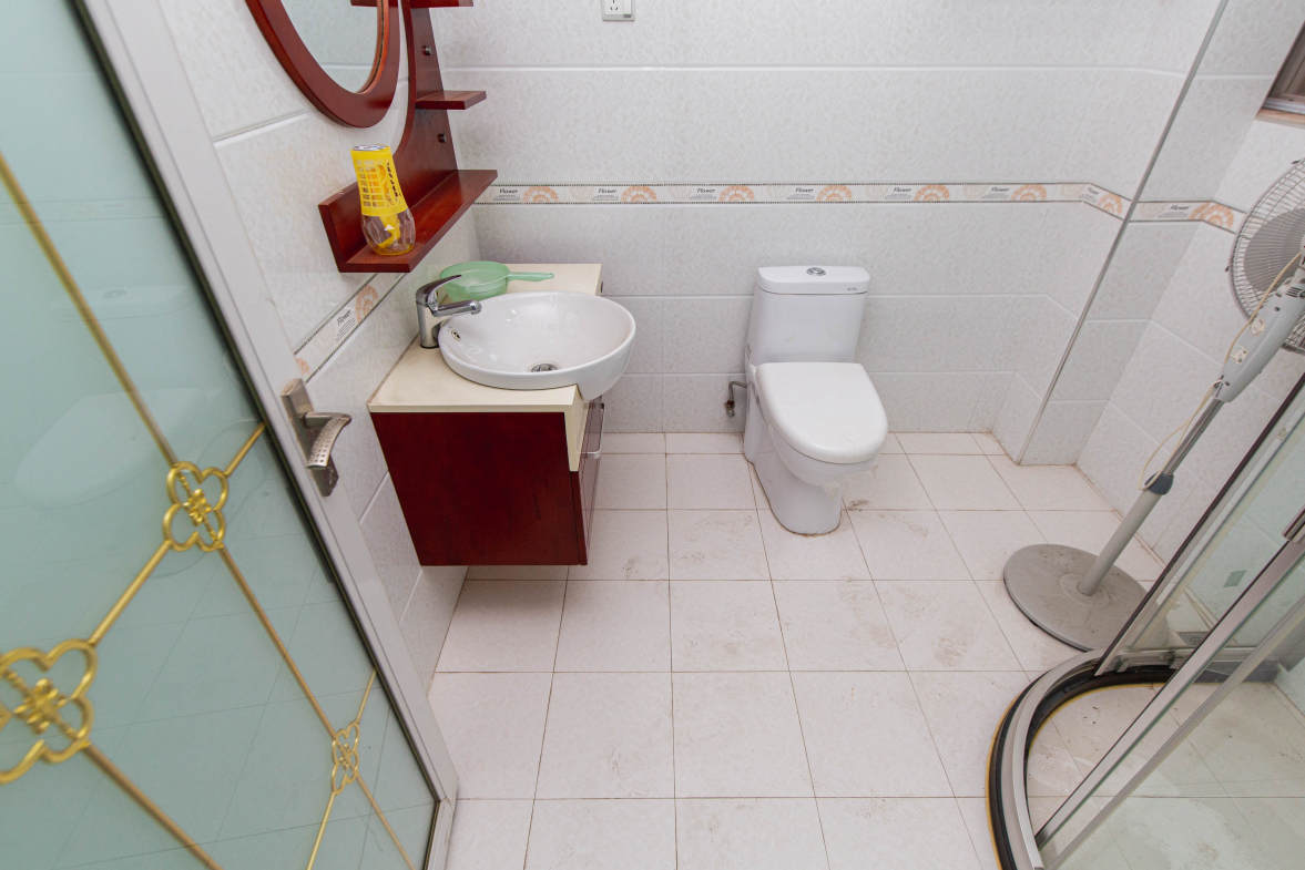 嘉盛华庭（一期、二期、三期）  3室2厅2卫    135.0万卫生间