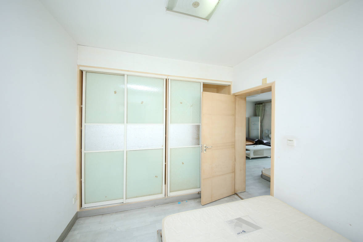 新桥小区  3室2厅1卫   60.80万卧室